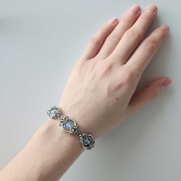 Vintage medieval inspired fairy whimsical opalite and silver bracelet - Picture 3 of 11